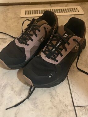 Oncloud On Running Cloudrunner black & dark purple running shoes